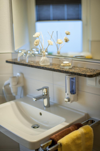 Bathroom 5, Hotel Sonnengarten, Würzburg