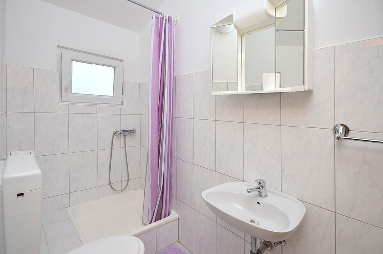 Bathroom 4, Apartments Mila Family With Pool, Vodice