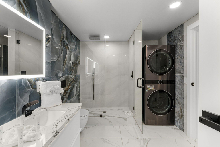 Bathroom 3, The Summit 1208, Bay