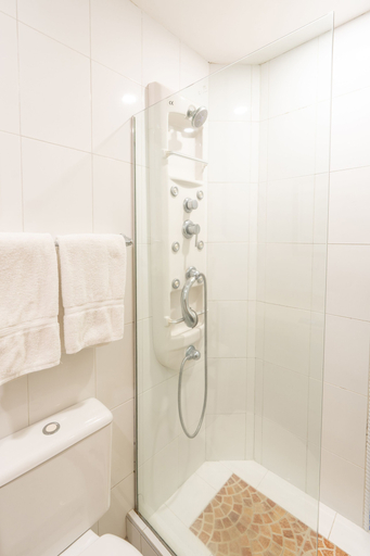 Bathroom 3, Basic Hotel Centenario by Hoteles MS, Santiago de Cali