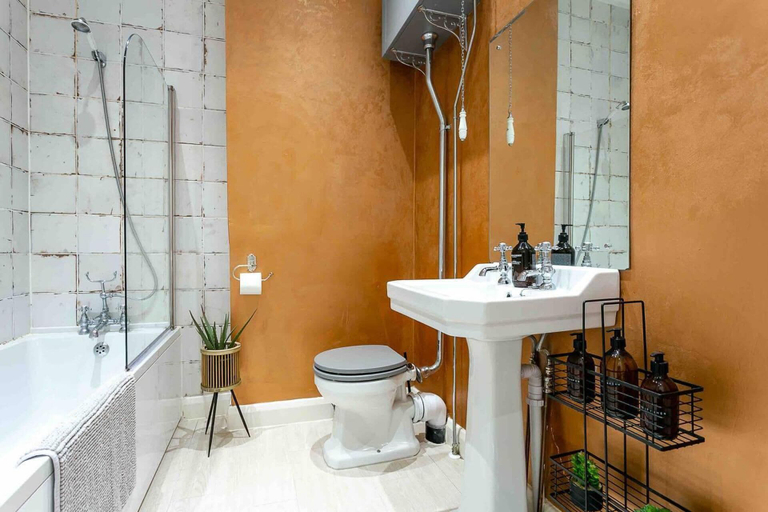 Bathroom 5, Beautiful 2-bed Apartment in Central Harrogate, North Yorkshire