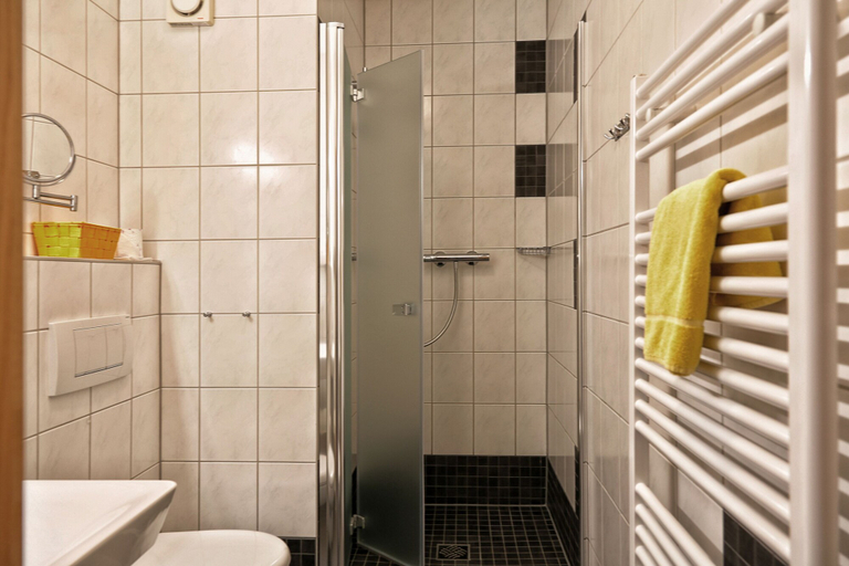 Bathroom 5, Konsum Gästehaus Quisisana, Schmalkalden-Meiningen