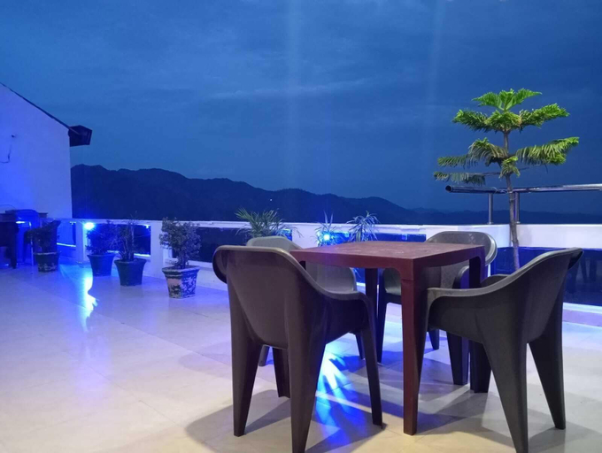Food & Drinks 4, Green Palms Rubystone Exotic, Garhwal
