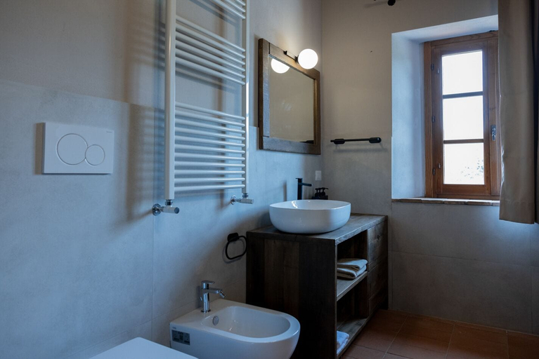 Bathroom 4, Tenuta Cantona, Siena