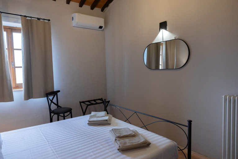 Bedroom 3, Tenuta Cantona, Siena