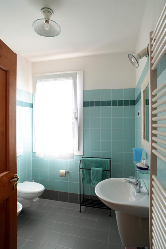 Bathroom 12