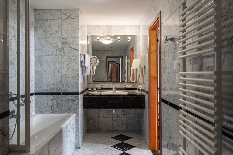 Bathroom 4, Grand Hotel Bonavia, Rijeka