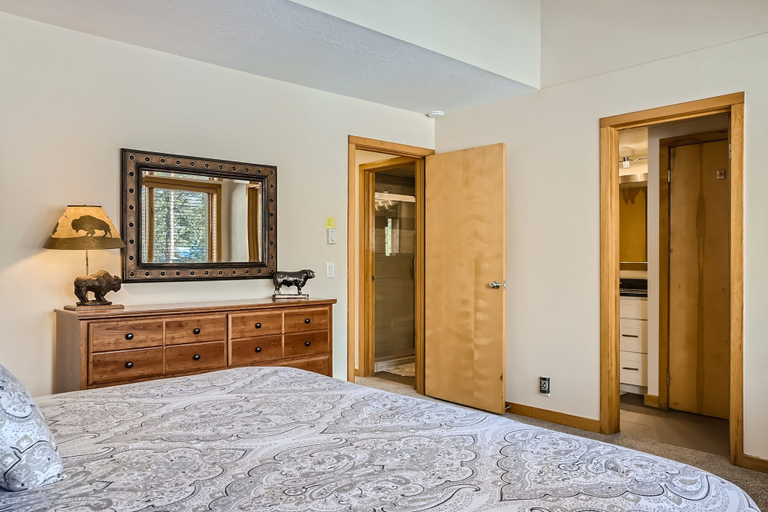 Room 5, 2084 The Pines 3 Bedroom Condo by RedAwning, Summit