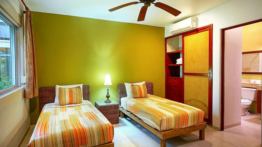 Room 4, Meridian 107 2 Bedroom Condo by RedAwning, Cozumel