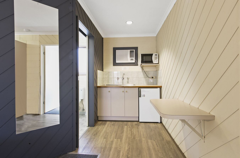 Others 4, Sandbar Motel, E. Gippsland - Bairnsdale