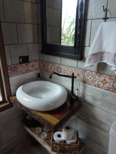 Bathroom 2, chale opucv, Paraisópolis