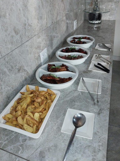 Food & Drinks