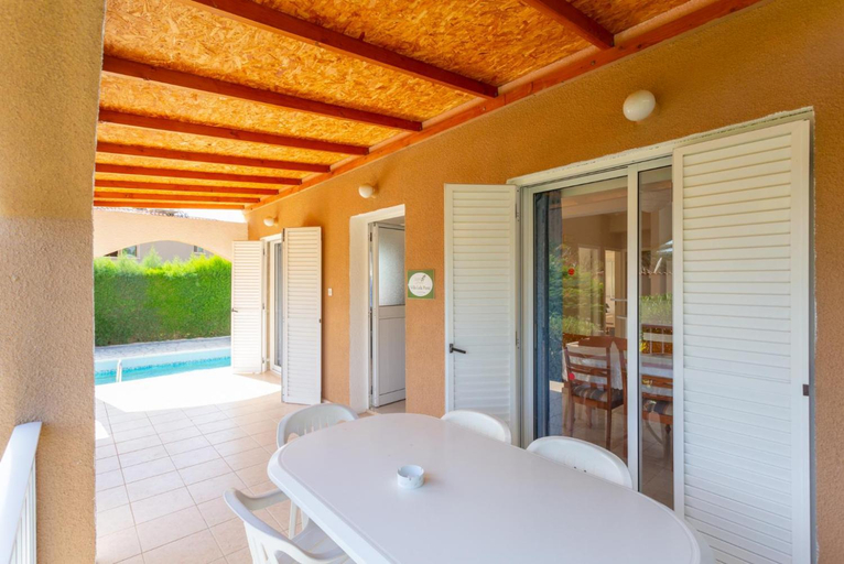 Others 5, Villa Lela Pente