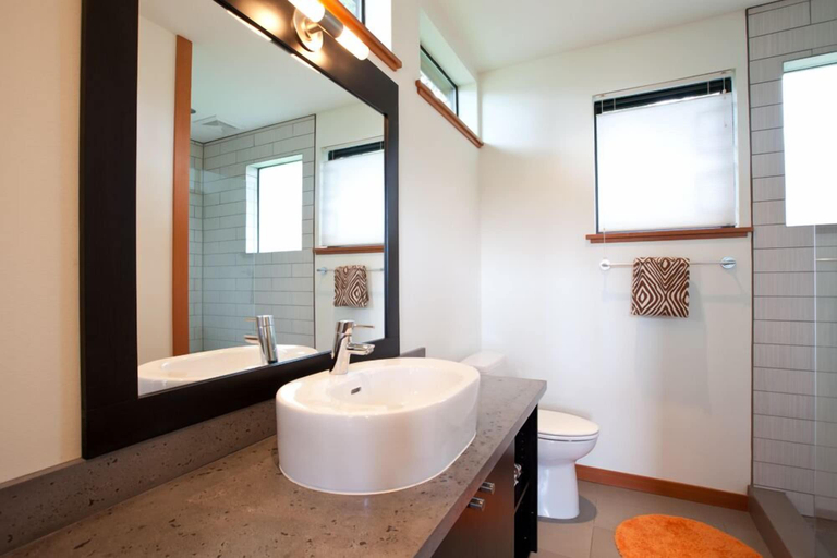 Bathroom 2, Bridge View Loft 3 Bedroom Condo by RedAwning, Hood River