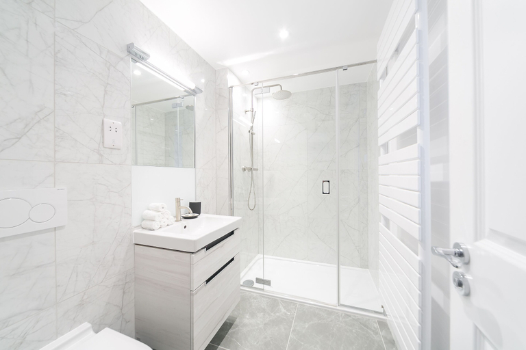 Bathroom 2, Urban Chic - Drury, London