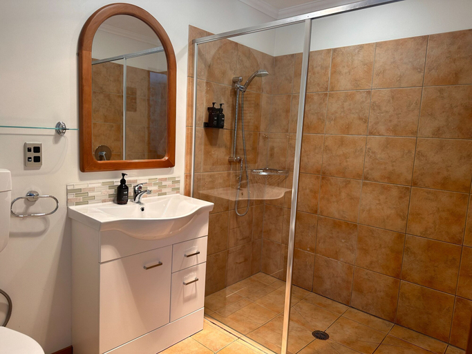 Bathroom 4, Wanaka Springs Lodge, Queenstown-Lakes