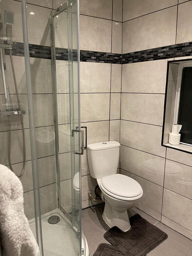 Bathroom 2, 1-bed Apartment in London Archway n19 3nu, London