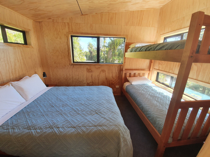 Bedroom 2, Treescapes, Buller
