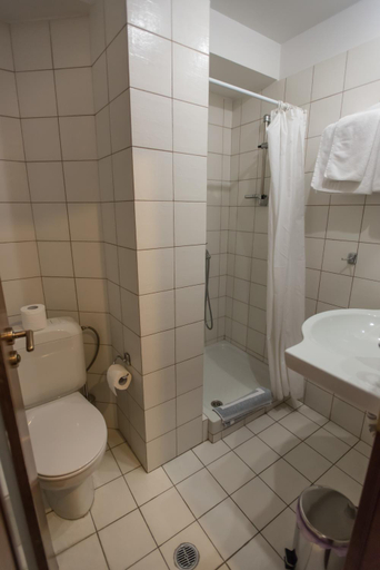 Bathroom 2, City Hotel Apollonion, Central Greece