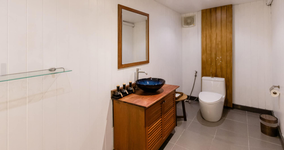 Bathroom 5, The Cliff Lipe, Muang Satun