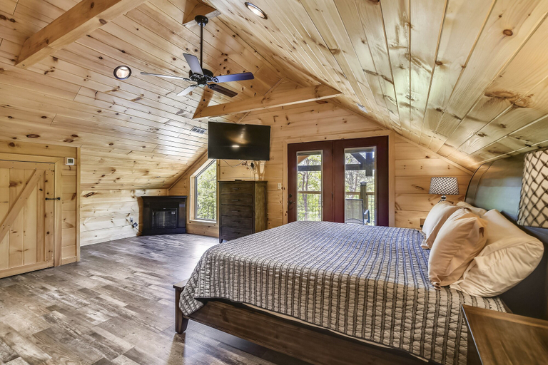Bedroom 2, All Decked Out 4 Bedroom Cabin by RedAwning, Sevier