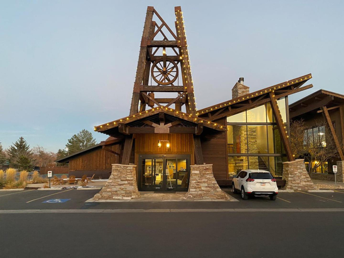 Others 2, Mid-Century Gem w/King, Summit