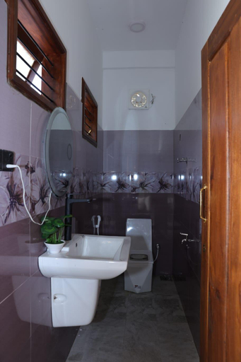 Bathroom 4, Hajiz Palace, Nallur