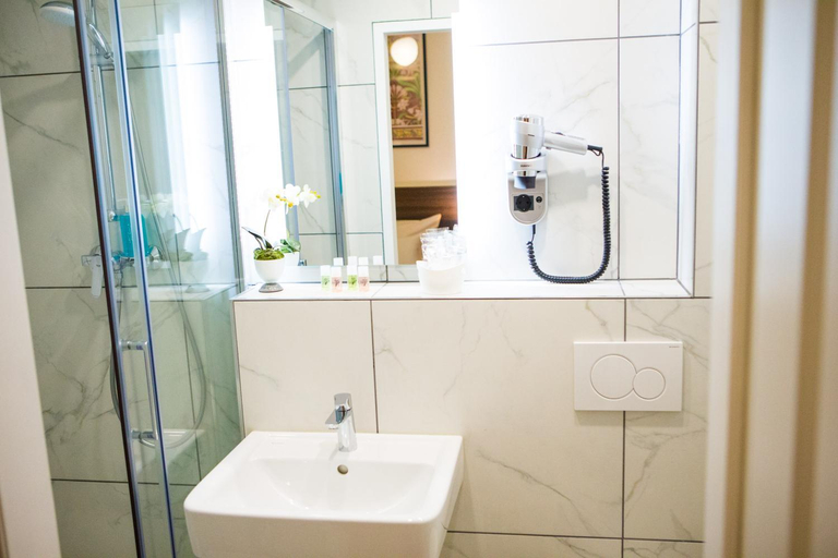 Others 3, Private CENTRAL Vienna I Self Check In I AC in all rooms, Wien