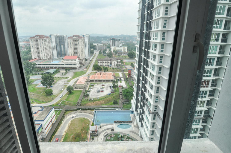 Others 5, AZFA Duplex Suite at De Centrum Putrajaya Bangi FREE WIFI, Sepang
