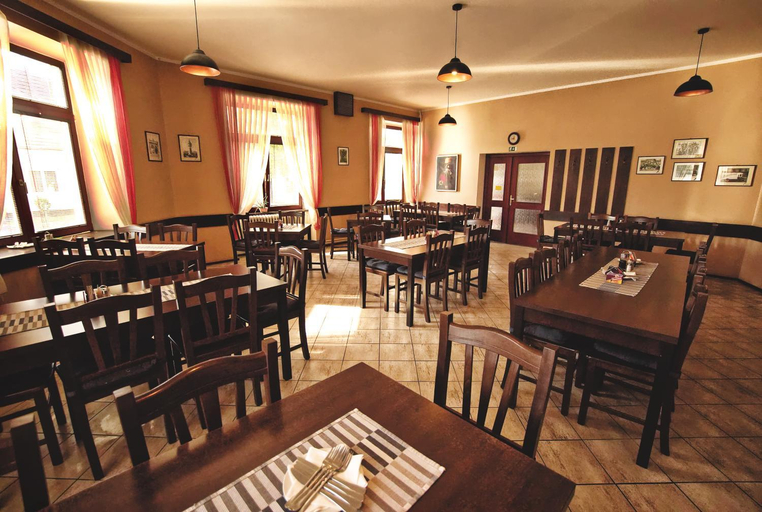 Food & Drinks 3, Restaurace a Penzion Praha, Břeclav