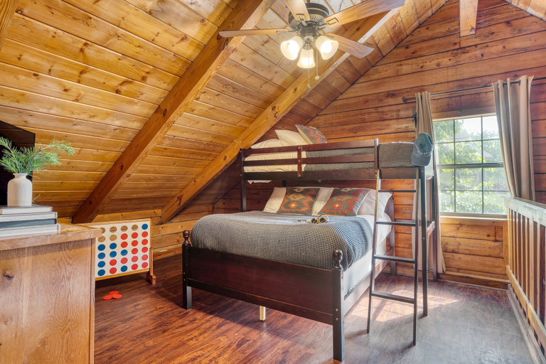 Room 2, Little Sparrow by Avantstaydowntown Pigeon Forge Cabin, Sevier