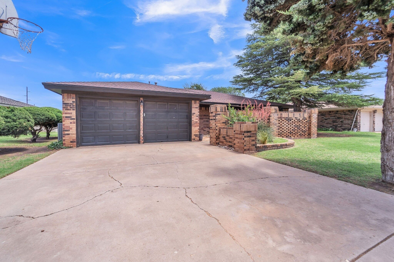 Property grounds 5, Stead House-3bd/2ba, Ttu, Fall Specials! 3 Bedroom Home by RedAwning, Lubbock