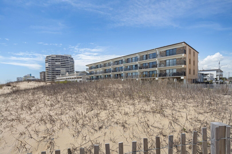Beach 5, Bimini 105 2 Bedroom Condo by RedAwning, Worcester