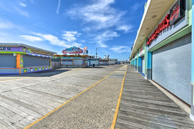 Welcoming Wildwood Condo about 1 Block to Beach!, Cape May