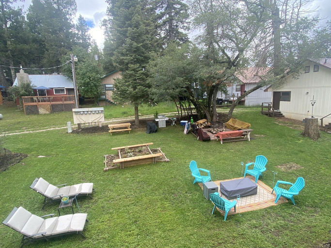 Courtyard view 5, Summit Inn, Otero