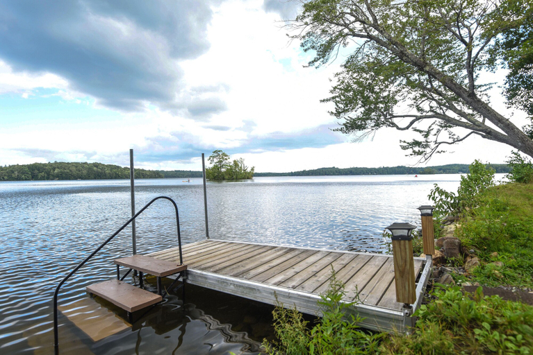 Sport & Beauty, Life on the Lake With Private Dock & Fire Pit!, Kennebec