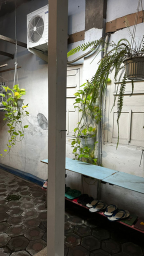 Others 3, Kost Omaya Living (khusus pria single), Jombang