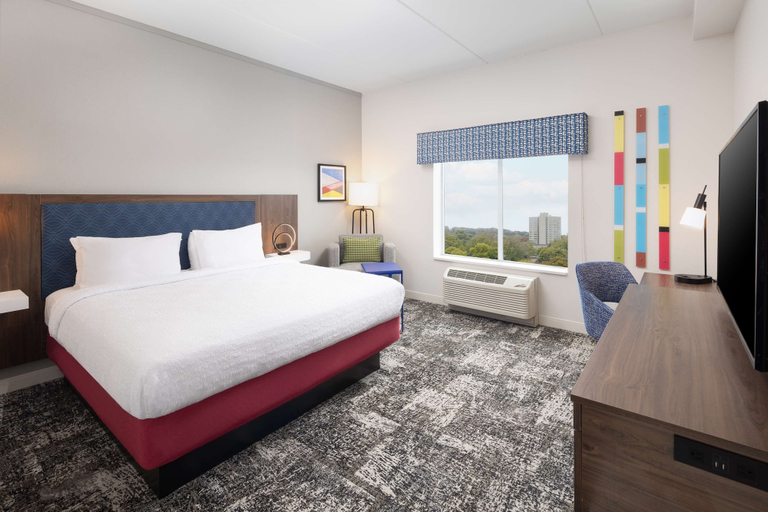 Bedroom 3, Hampton Inn & Suites Rochester Downtown, Monroe
