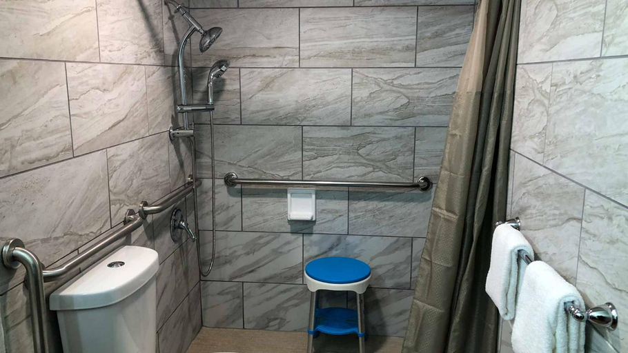 Bathroom 3, Motel 6 Temple, TX, Bell