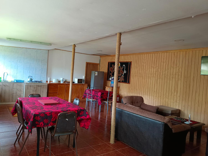 Others 5, Hostal Kaiheke, ísla de Pascua