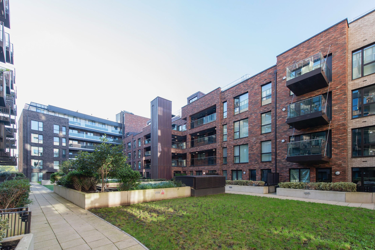Exterior & Views 2, Stunning Luxury Stratford London 2 Bed Apartment, London