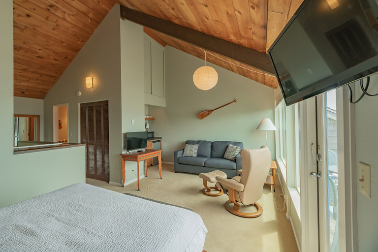 Bedroom 4, Embarcadero Resort Hotel & Marina, Lincoln