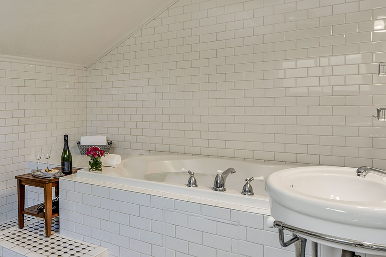 Bathroom 4, Craftsman Inn, Napa