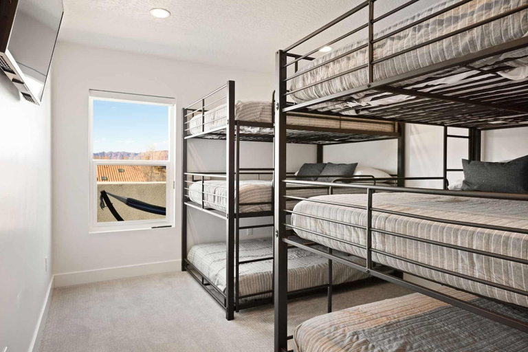 Bedroom 3, Family Paradise at the Vue by RedAwning, Washington