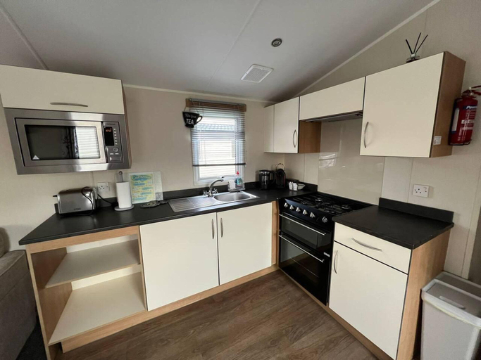 Others 5, Stunning 8 Berth Caravan in Poole, Poole