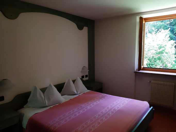 Bedroom 3, Albergo Scoiattolo, Trento