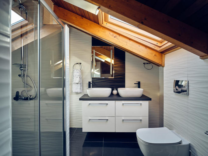 Bathroom 1, Villa Castelletto heated pool jacuzzi, Ionian Islands