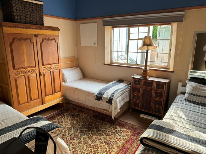 Bedroom 2, "room in B&B - Adnaan's Secret Garden: Blue Room", City of Johannesburg