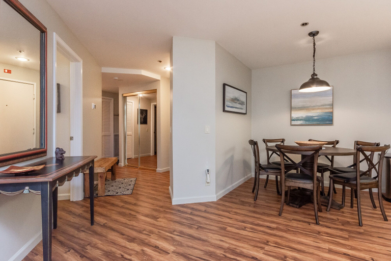 Dining 4, Silver Bear 19 with Covered Parking, Walk to Canyon Lodge by RedAwning, Mono