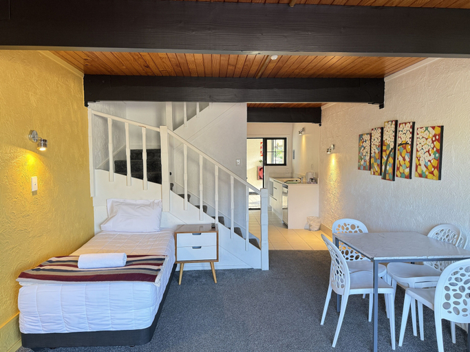 Others 5, Oakwood Manor Motor Lodge, Manukau